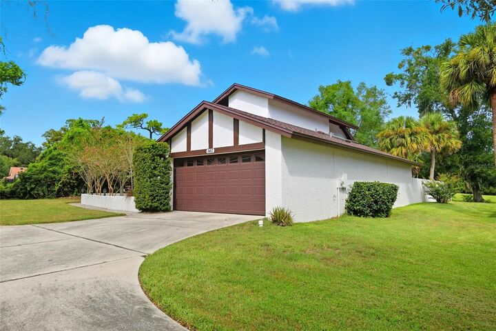 Property Photo:  140 W York Court  FL 32779 