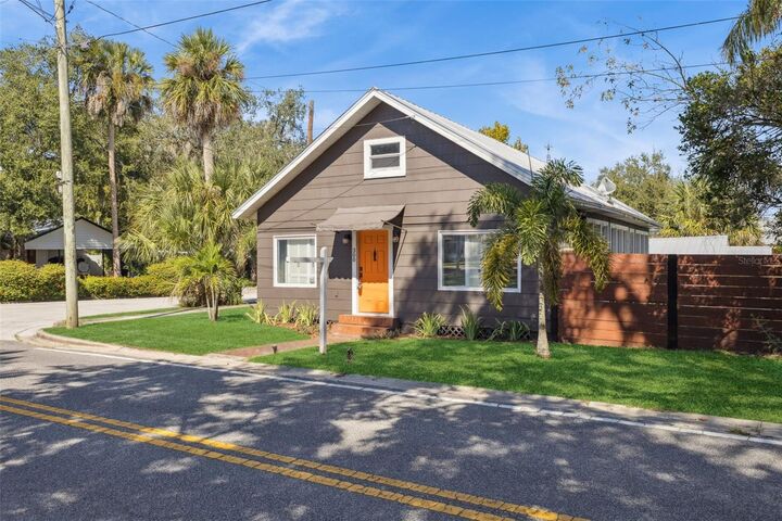 Property Photo:  300 E 20th Street  FL 32771