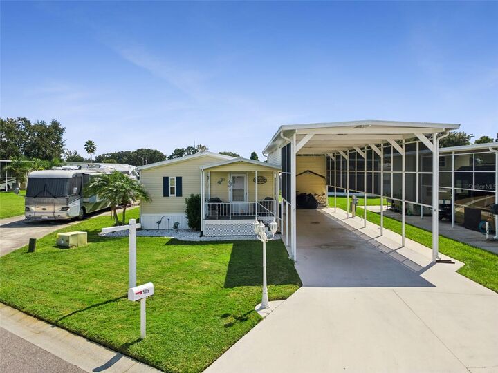 Property Photo:  5185 Island View Circle N  FL 33868 