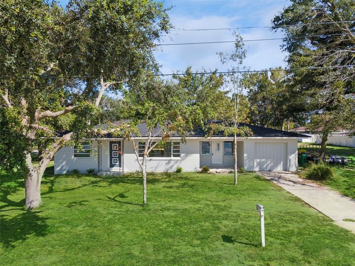 Property Photo:  605 Florida Avenue  FL 33838 