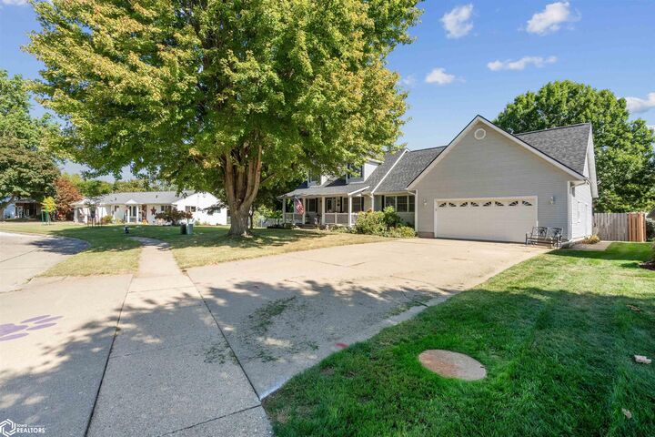 Property Photo:  2202 S 4th Street  IA 52601