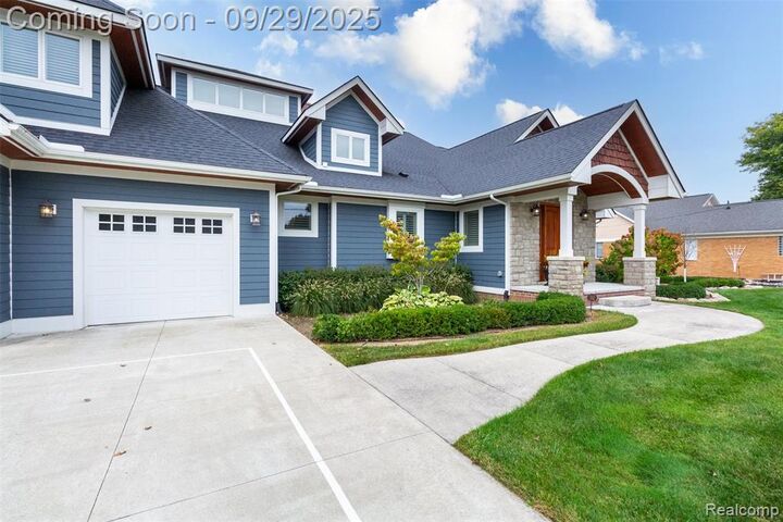 Property Photo:  302 Tanview Drive  MI 48371 4759 
