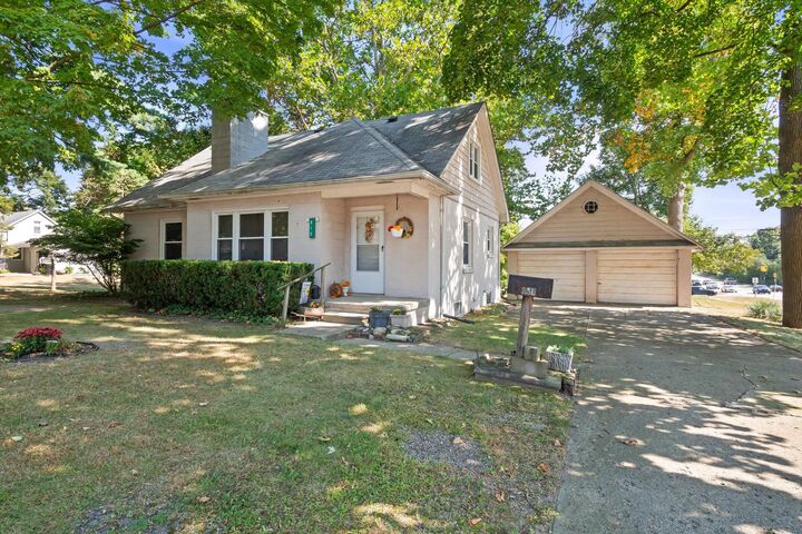 Property Photo:  810 Horton Street  MI 48167 