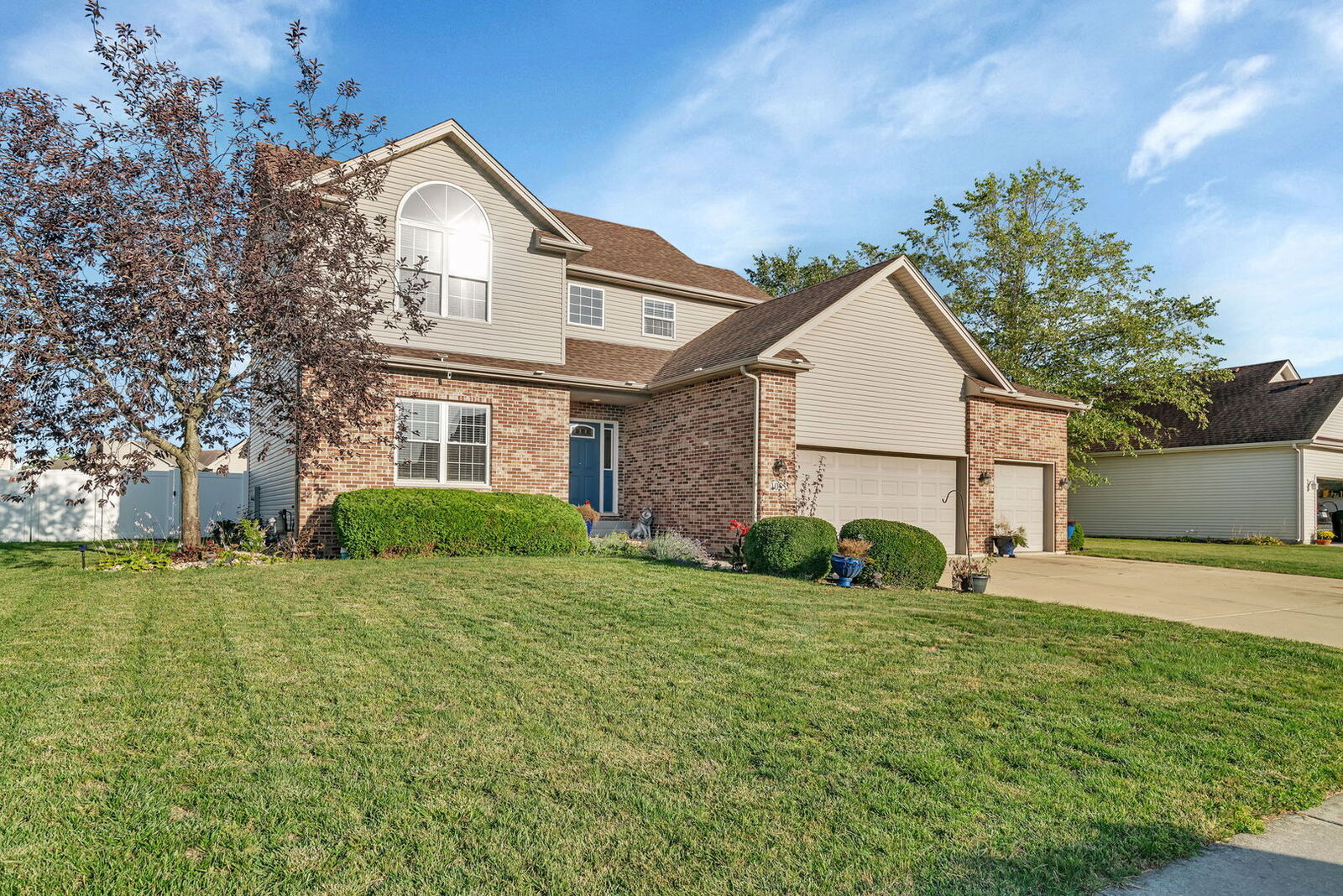 Property Photo: 1055 S Heritage Drive IL 60416