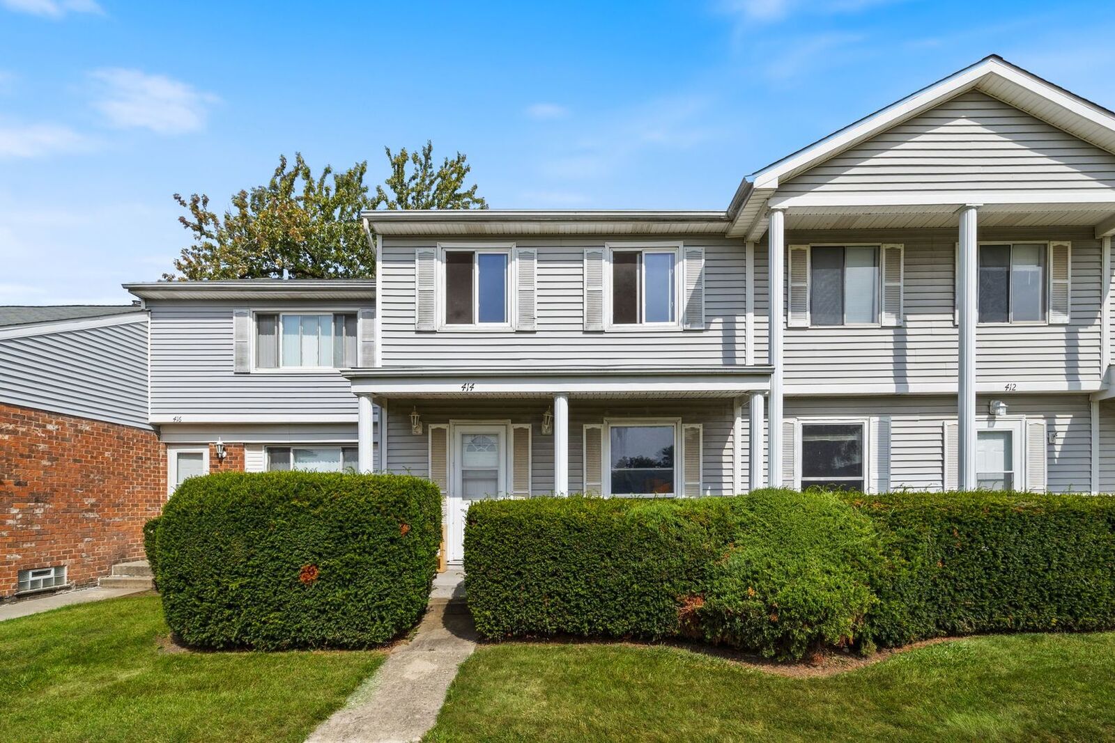 Property Photo: 414 Salem Square IL 60440