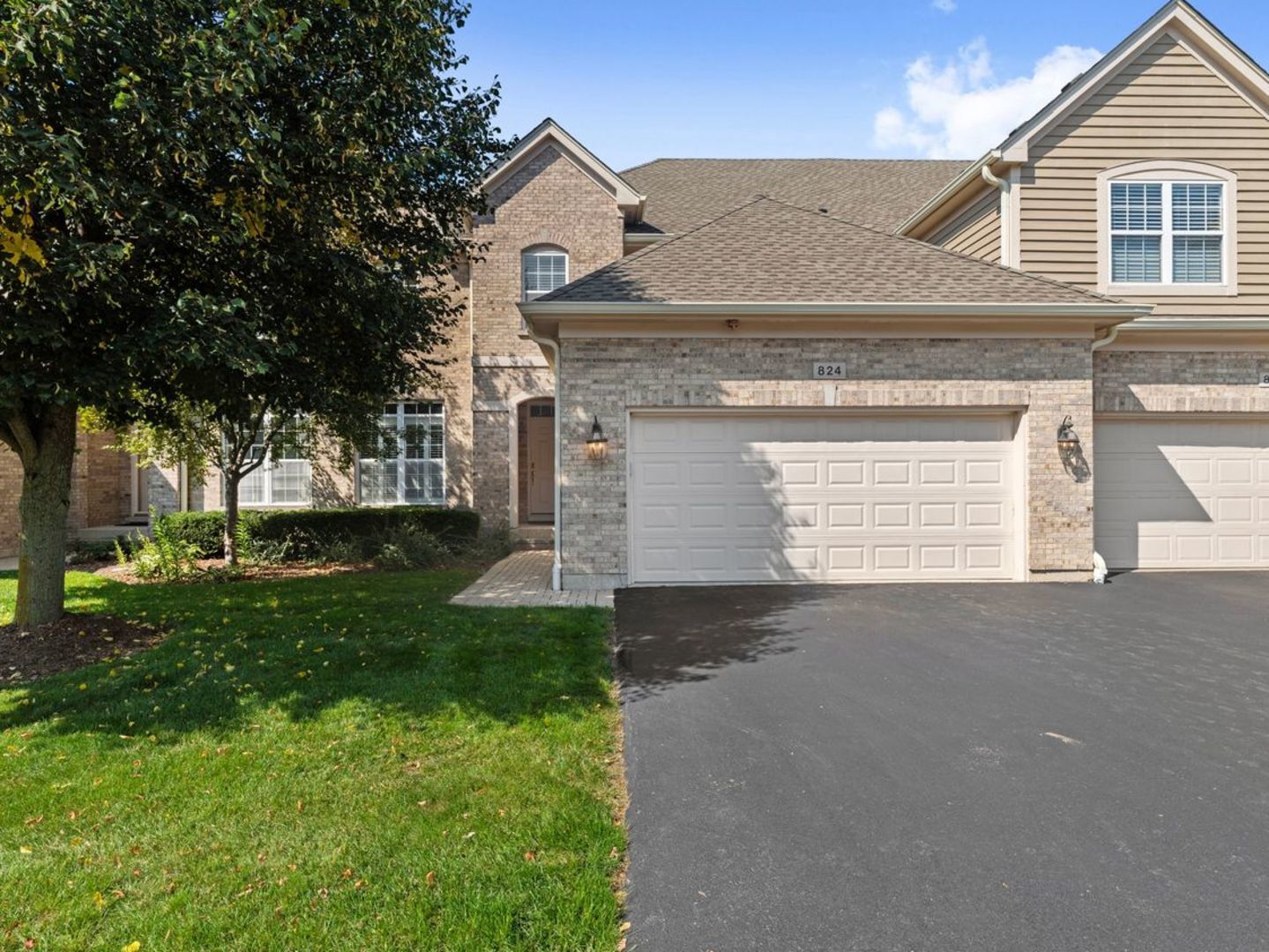 Property Photo: 824 Stone Canyon Circle C2 IL 60010