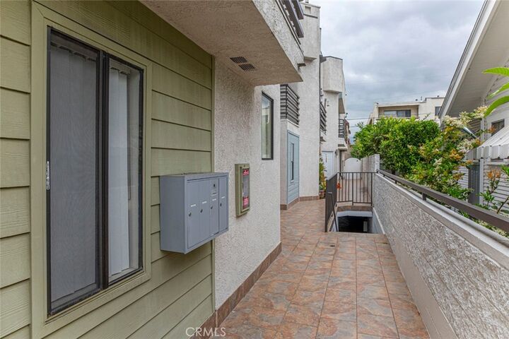 Property Photo:  1327 Barrington Way 2  CA 91206 
