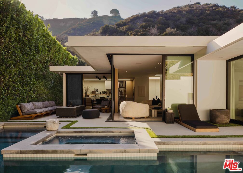 Property Photo:  1952 N Beverly Drive  CA 90210 