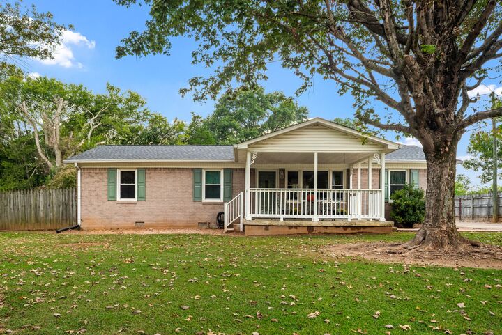 Property Photo:  140 Lakeside Dr  TN 38401 