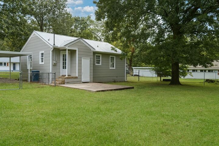 Property Photo:  1203 Woodland Dr  TN 37355 