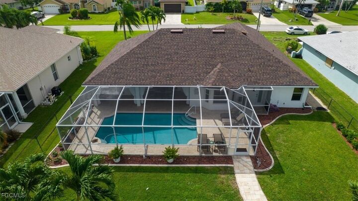 Property Photo:  309 SE 28th Terrace  FL 33904 