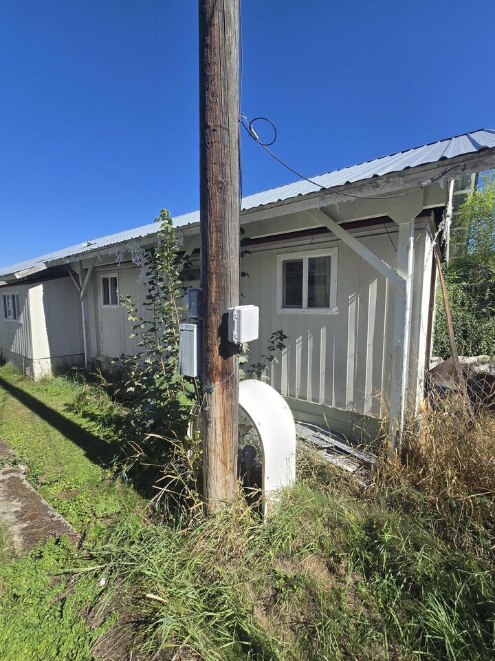 Property Photo:  605 W King Ave  WA 99109 