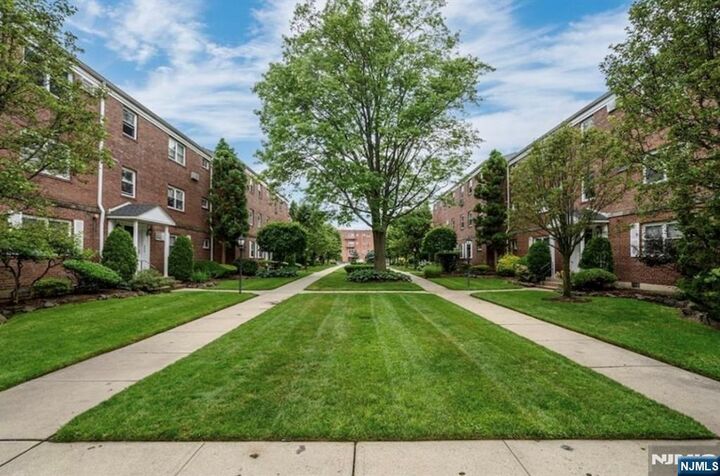 Property Photo:  245 Johnson Avenue K5  NJ 07601 