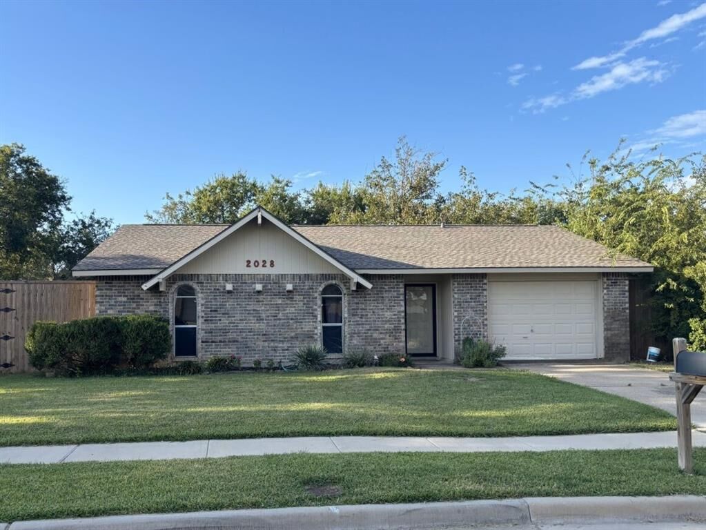 Property Photo: 2028 Victoria Road TX 75007