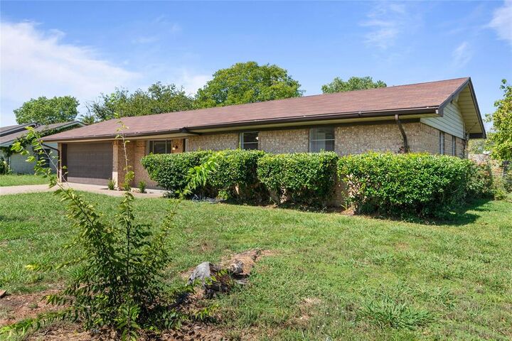 Property Photo: 500 Bonnie View Drive TX 75407
