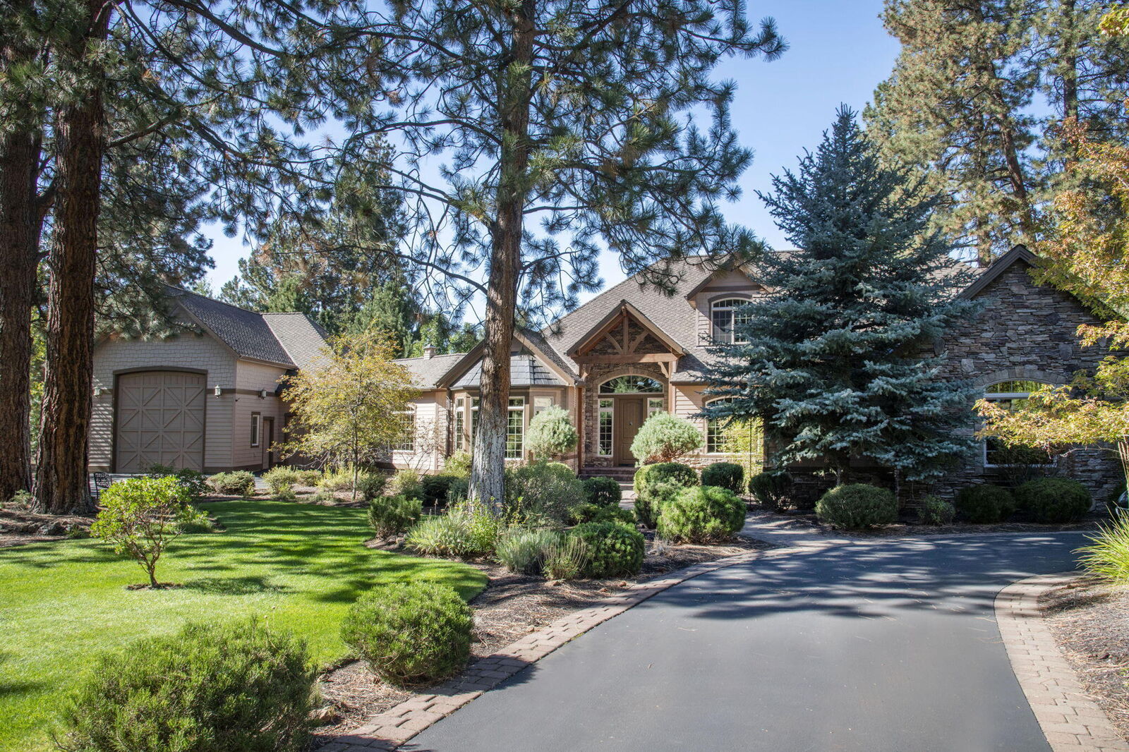 Property Photo:  60287 Evening Star Lane  OR 97702 