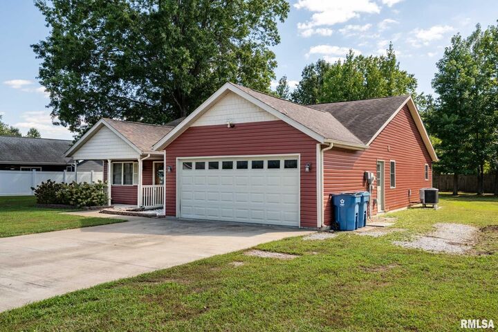 Property Photo:  307 Noah Lane  IL 62918 
