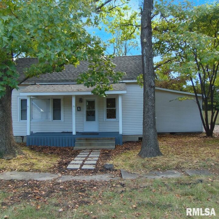 812 W Madison Street  Herrin IL 62948 photo