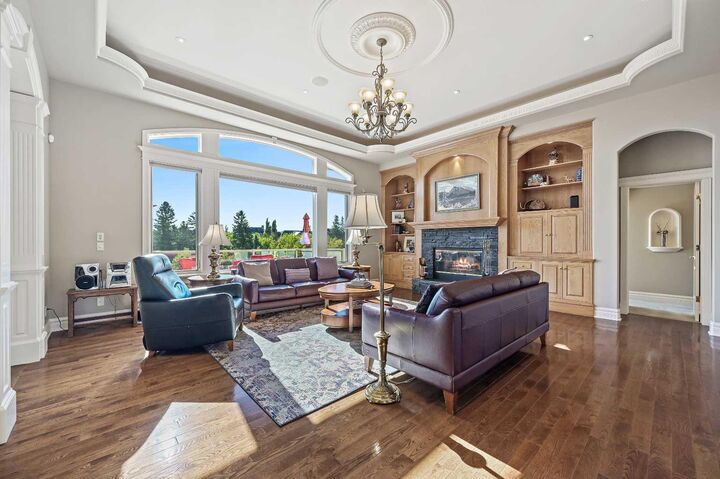 Property Photo:  1 Pinehurst Drive  AB T1S 4J3