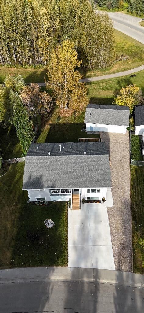 Photo de la propriété:  5108 18 Avenue  AB T7E 1X3 