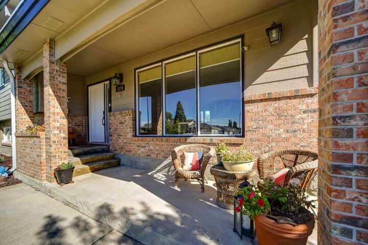 Property Photo:  1059 Lakemount Boulevard S  AB T1K 3S6 