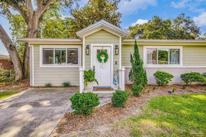 Property Photo: 3275 Adrian Rd FL 32504