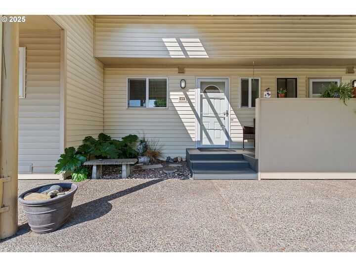 Property Photo:  413 N Hayden Bay Dr  OR 97217 