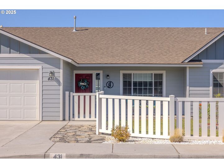 Property Photo:  431 Riley Ave  OR 97882 