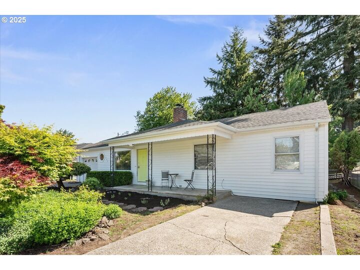 Property Photo:  722 SE 113th Ave  OR 97216 