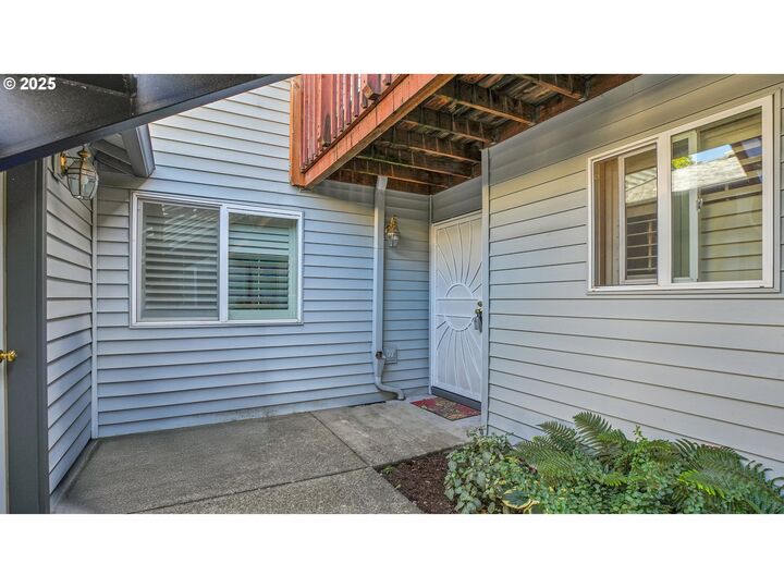Property Photo: 4000 NE 109th Ave G211 WA 98682