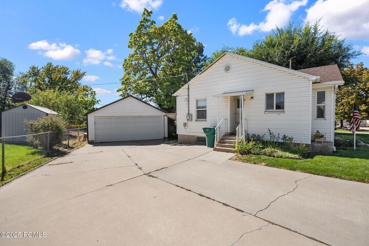 Property Photo: 520 E Maple Drive UT 84015