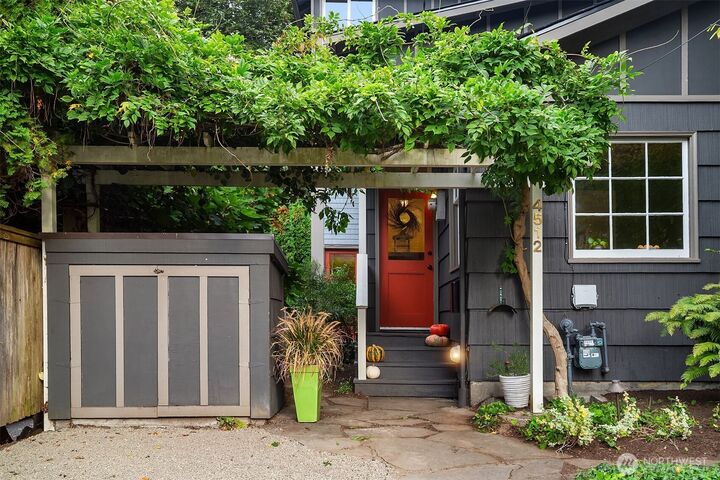 Property Photo:  4512  35th Avenue W  WA 98199 