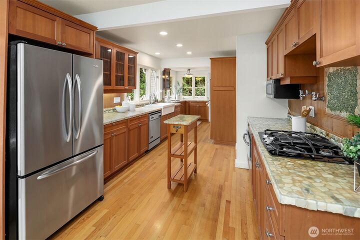 Property Photo:  3408  134th Avenue NE  WA 98005 