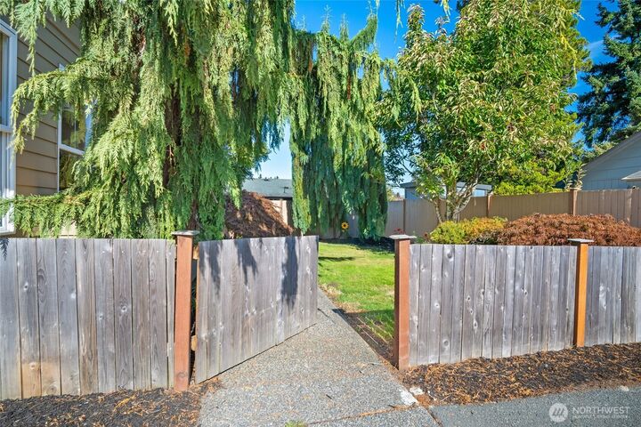 Property Photo:  8010  Beverly Blvd B  WA 98203 