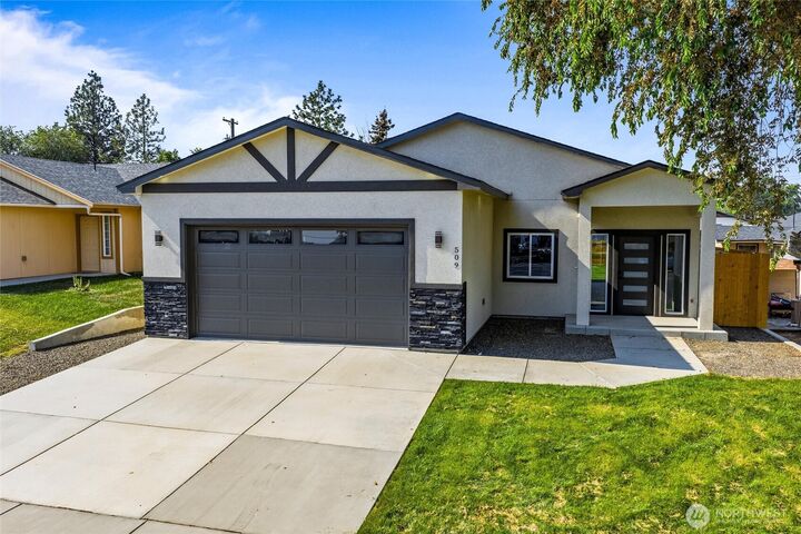 Property Photo:  509 S Main Street  WA 98857 