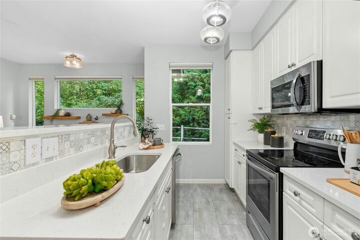 Property Photo: 15150 140th Way SE K103 WA 98058