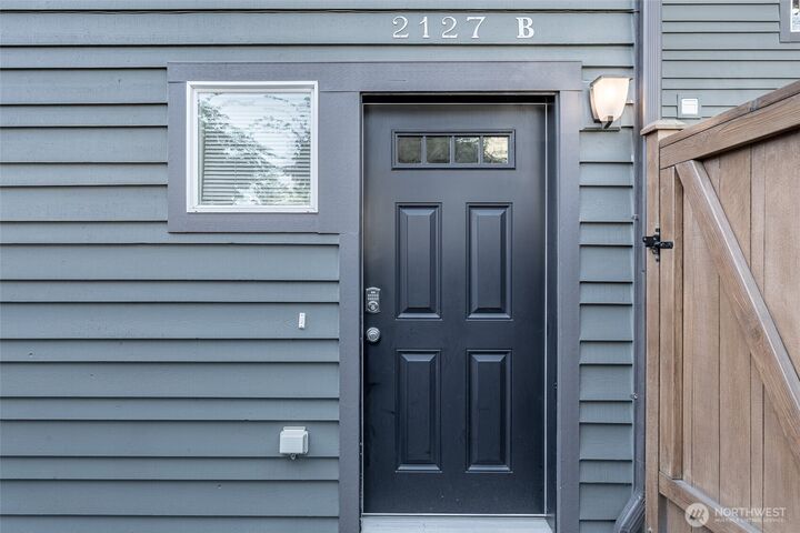 Property Photo:  2127 N 113th Street B  WA 98133 