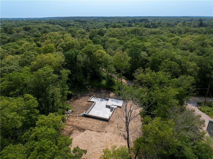 Property Photo:  2 Fanning Place  RI 02833 