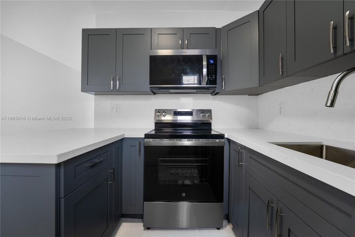 Property Photo: 15991 NE 18th Pl 2 FL 33162