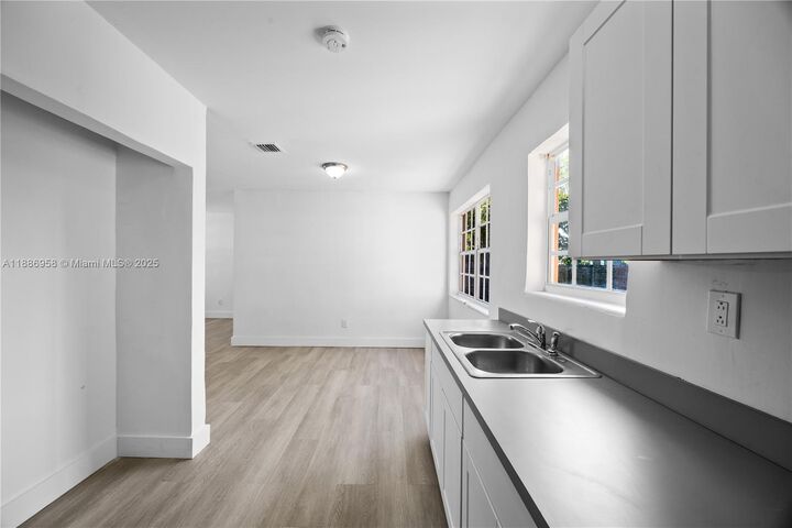 Property Photo: 11500 SW 142nd St FL 33176