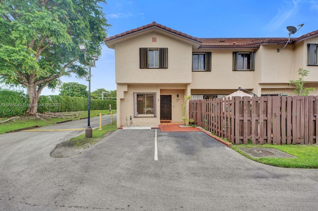 Property Photo: 14201 SW 57th Ln 1A7 FL 33183