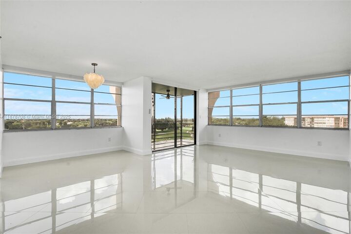 Property Photo: 1100 Saint Charles Pl Ph5 FL 33026