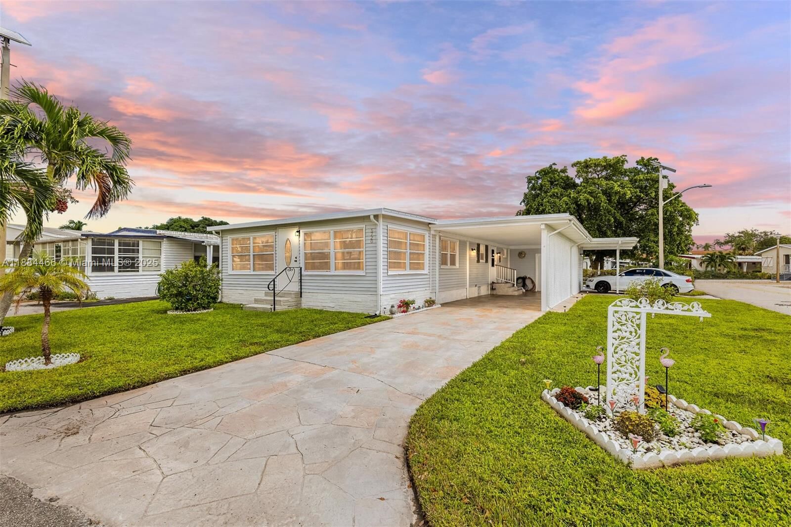 Property Photo: 5720 Lakeshore Dr FL 33312