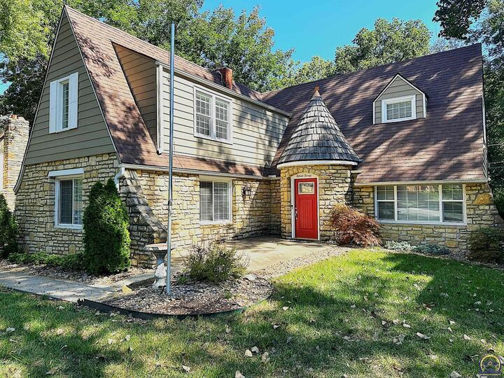 Property Photo: 1520 SW Oakley Ave KS 66604