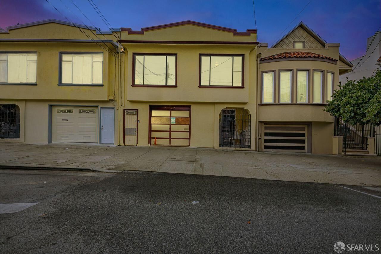 Property Photo:  528 London Street  CA 94112 
