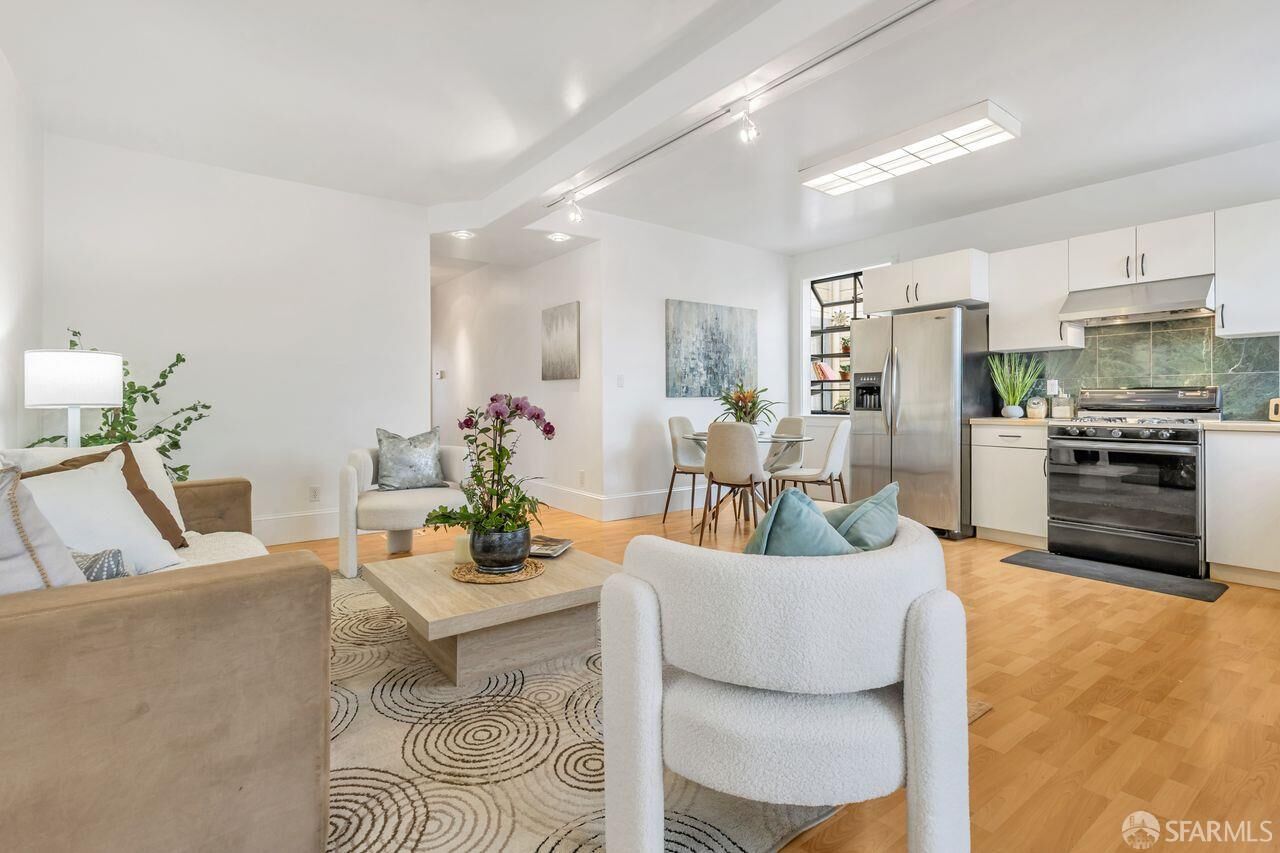 Property Photo: 528 London Street CA 94112