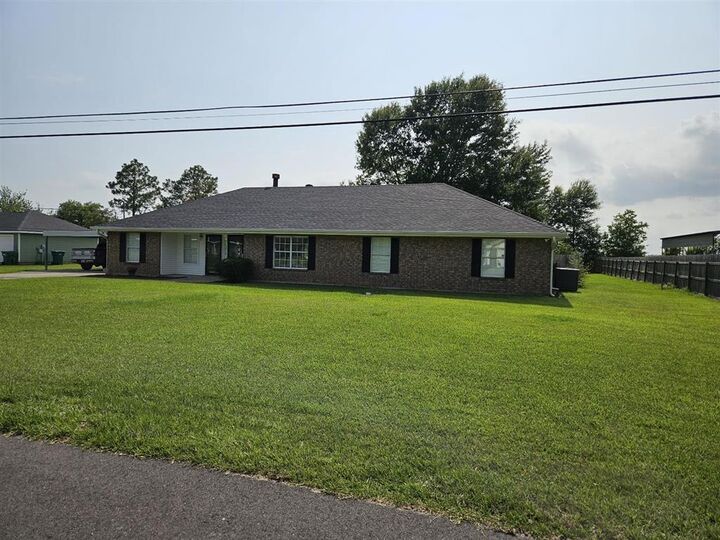 Property Photo: 5814 W Pinewood Drive W LA 70607