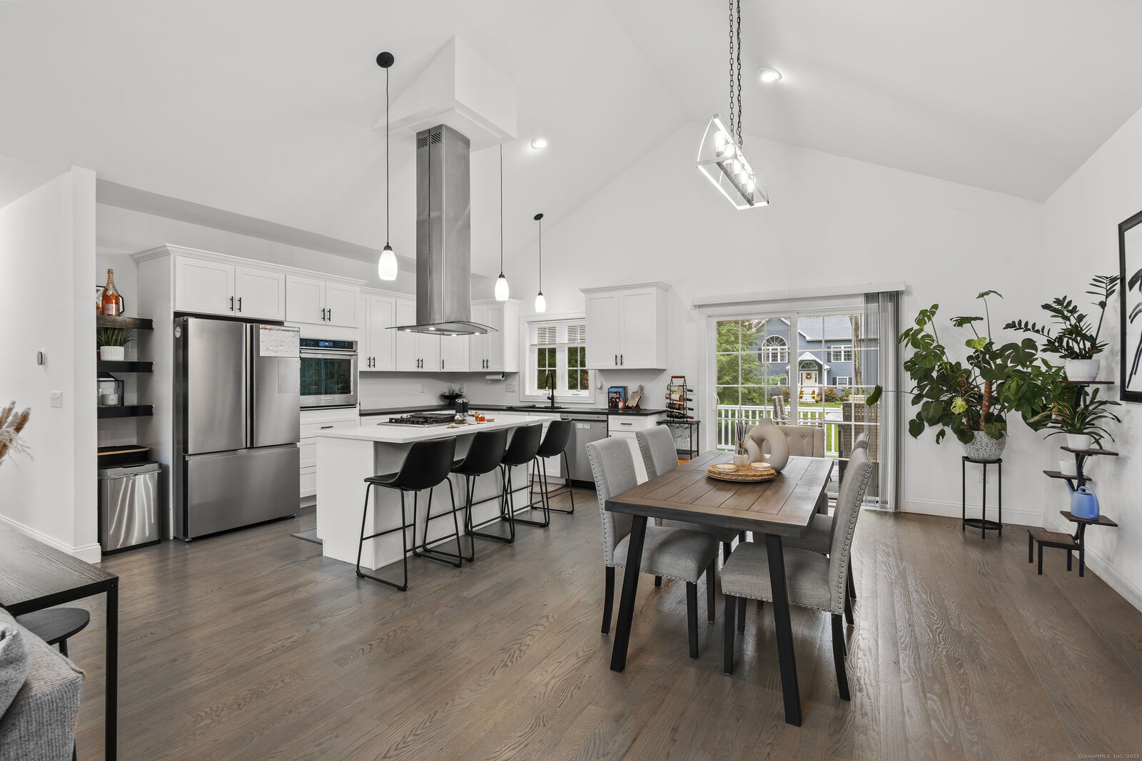 Property Photo:  6 Carriage Drive  CT 06424 