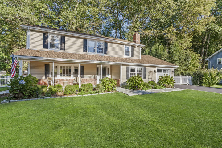 Property Photo:  157 Woodridge Drive South  CT 06902 