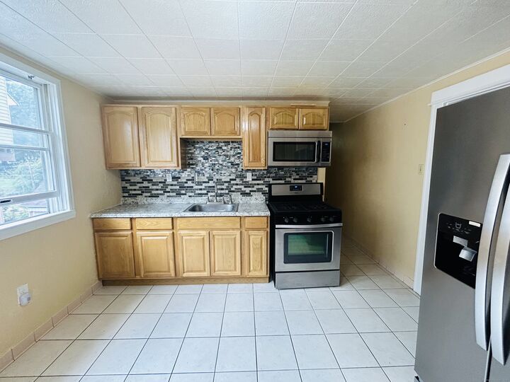 Property Photo: 25 Holbrook Street CT 06401
